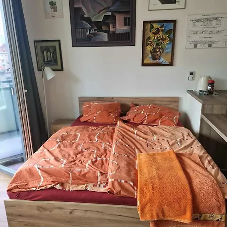 V Centre Mesta Apartman